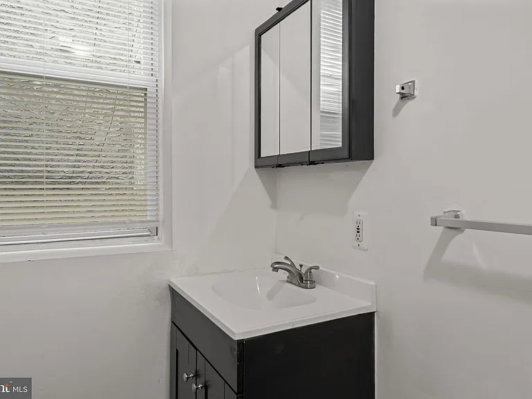 4617 Locust St #1 — Photo 10