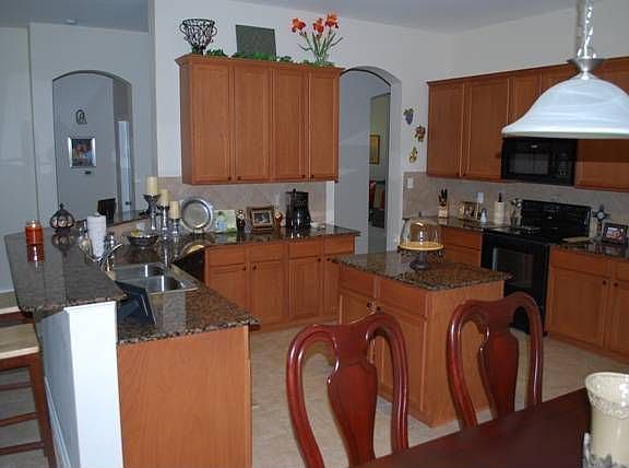 4th image of 300 Sweetheart Ln