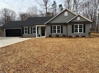 1819 River Dale Rd, Pfafftown, NC 27040