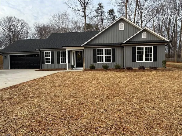 1819 River Dale Rd, Pfafftown, NC 27040