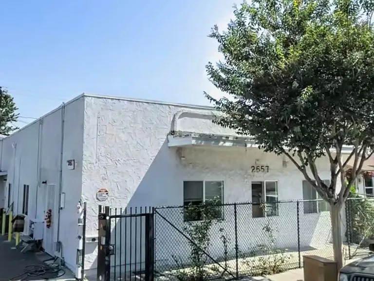 2657 E Monroe St — Photo 1