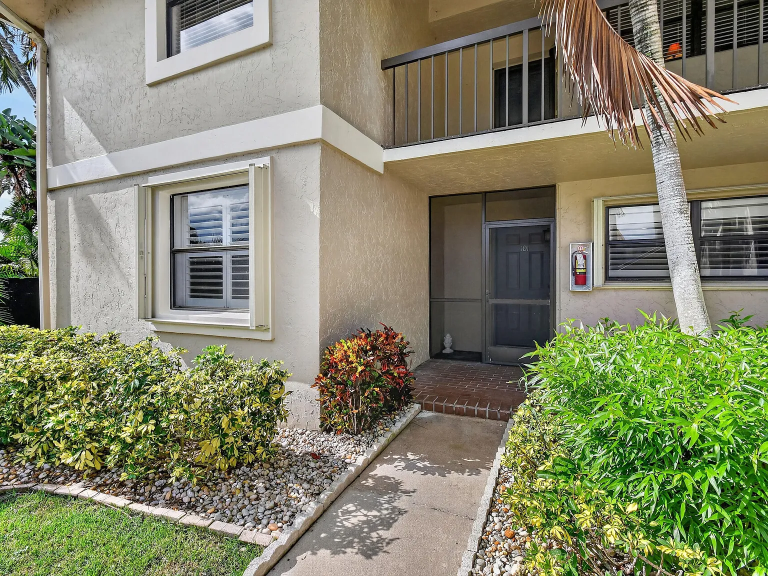 2 bed, 2.0 bath, 1245 sqft, $3,800 — Photo 2