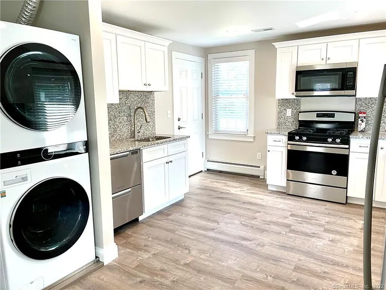 31 Ledge Ave #2 — Photo 6