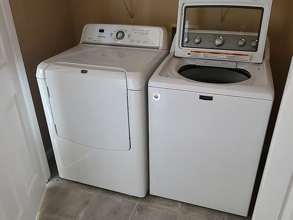 washer and dryer included