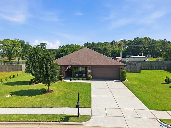4th image of 136 Chestnut Cv