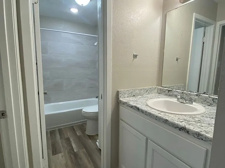 La Mesa Apartments — Photo 6