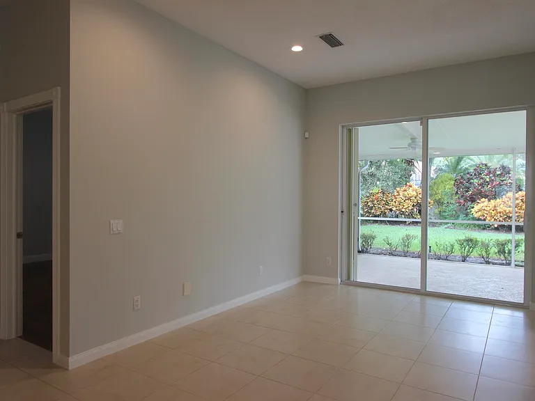 117 Hampton Cir — Photo 32