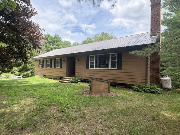 549 Old Lewiston Road, Winthrop, ME 04364
