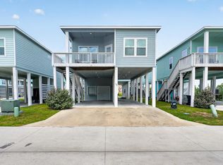 108 Maldives Dr, Rockport, TX 78382