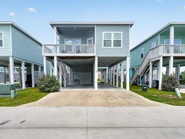 108 Maldives Dr, Rockport, TX 78382