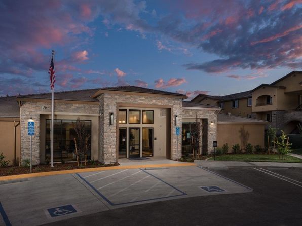 1900 Blue Oaks Blvd #434