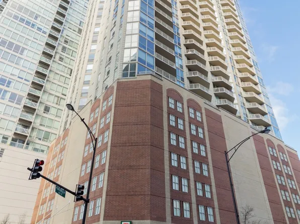 645 N Kingsbury St APT 2205, Chicago, IL 60654