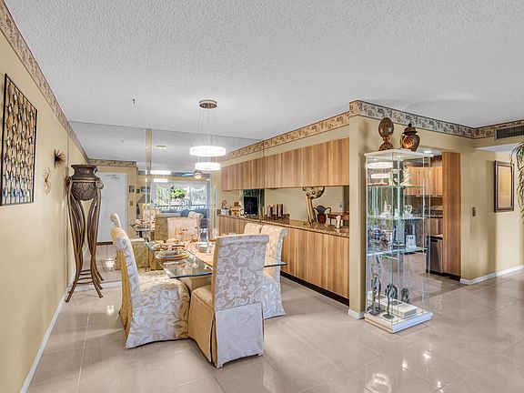 3rd image of 1012 Green Pine Boulevard #H2