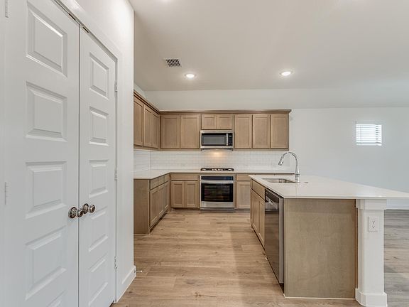 4th image of 4908 Pebblewood Dr