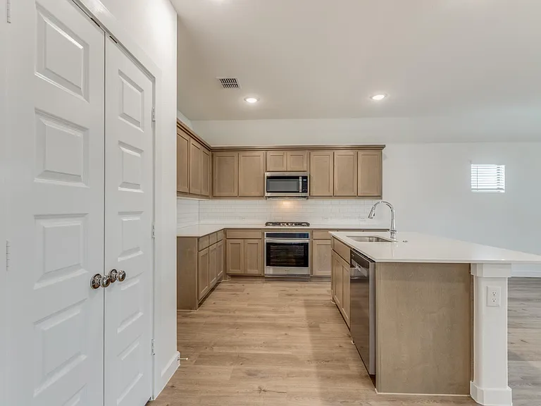 4908 Pebblewood Dr — Photo 4