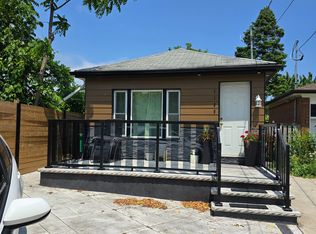 1109 Caven St, Mississauga, ON L5G4J6