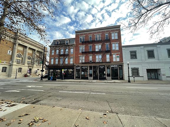 2nd image of 820 Elm St APT 3