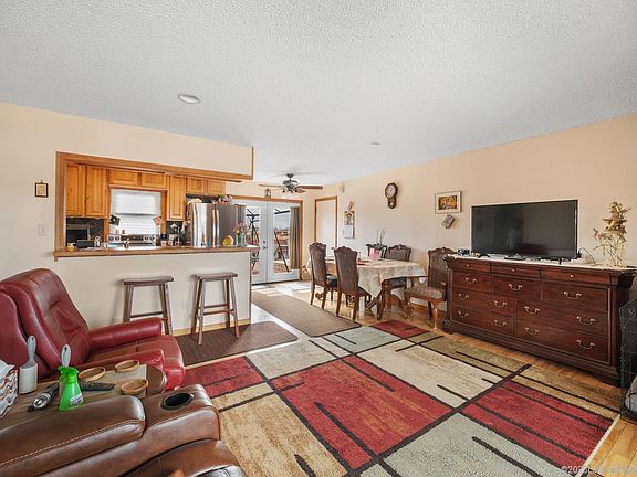 4th image of 1610 Barratt St