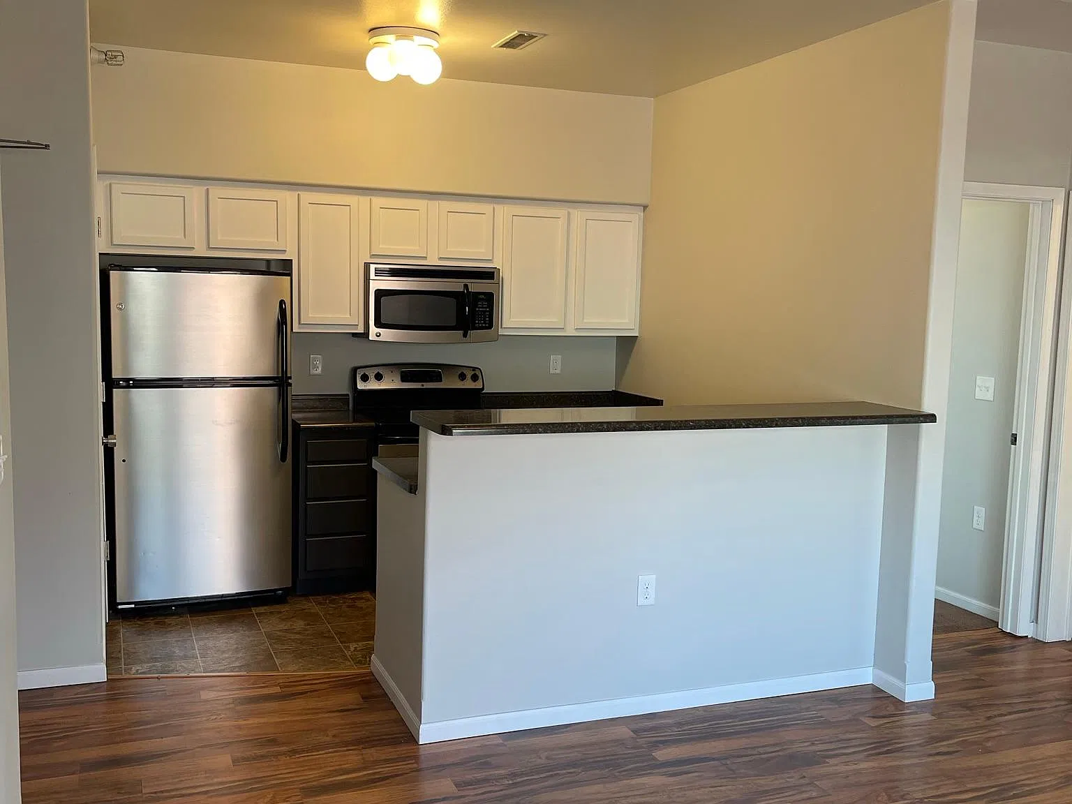 2 bed, 781 sqft, $1,799 — Photo 2