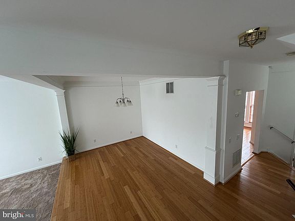 3rd image of 27 Addison Ct Unit 2804