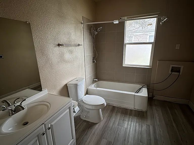 3418 S Harwood St — Photo 5