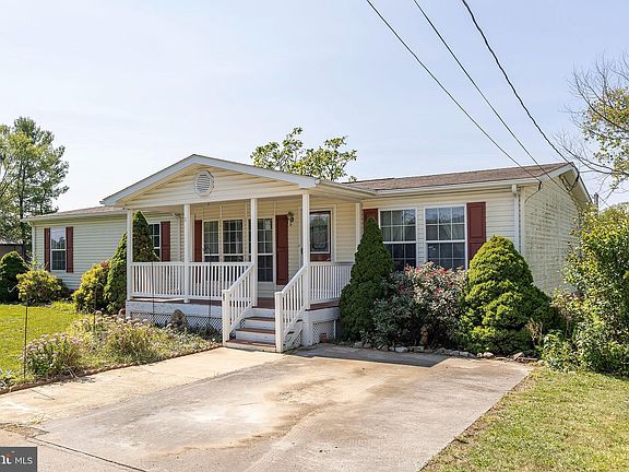 3rd image of 118 Underwood Ln