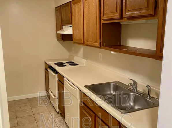 6 Oregon Ave APT 17, Old Orchard Beach, ME 04064