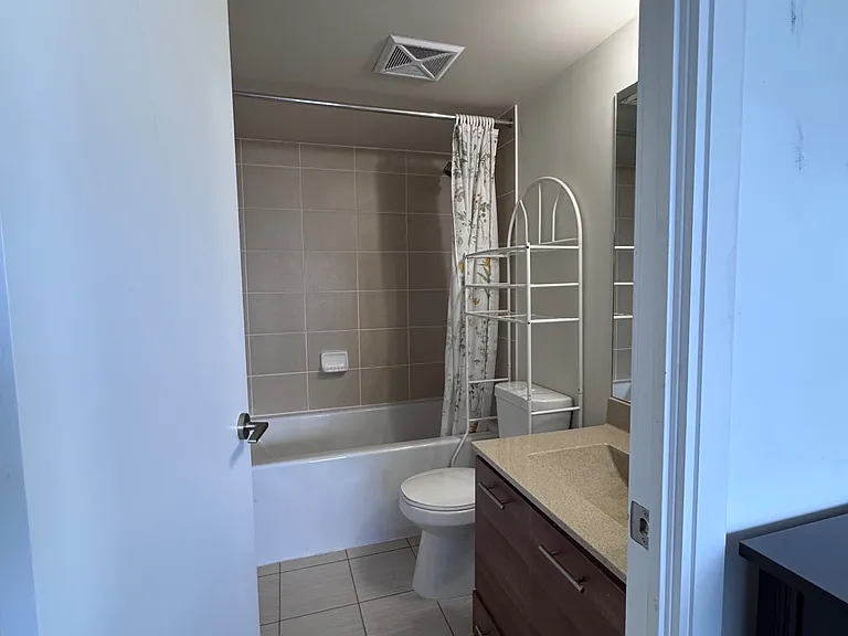 125 Village Green Sq #2909 — Photo 10