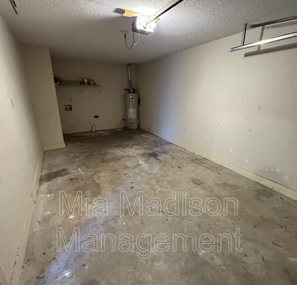 141 Hunt Club Ct — Photo 13