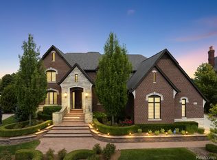 2910 Croftshire Ct, Rochester, MI 48306