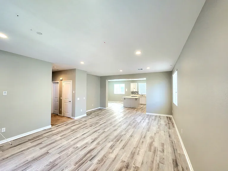 996 Newberry Ln — Photo 8