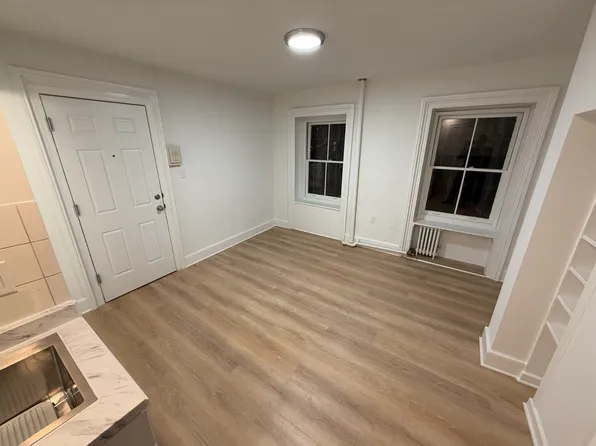 34 Beekman Place image 4 of 8