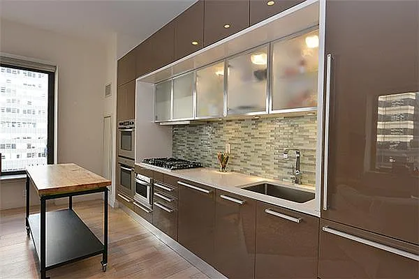 Sold by R New York | media 8