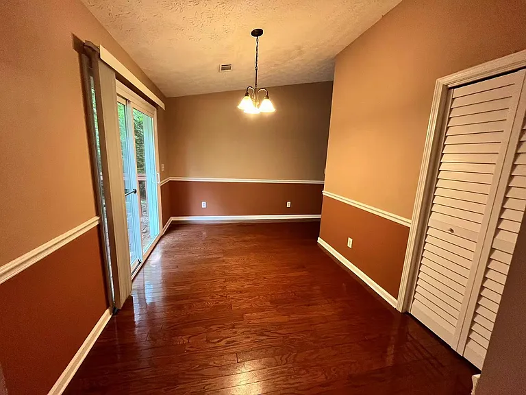 172 Kathryn Dr — Photo 4