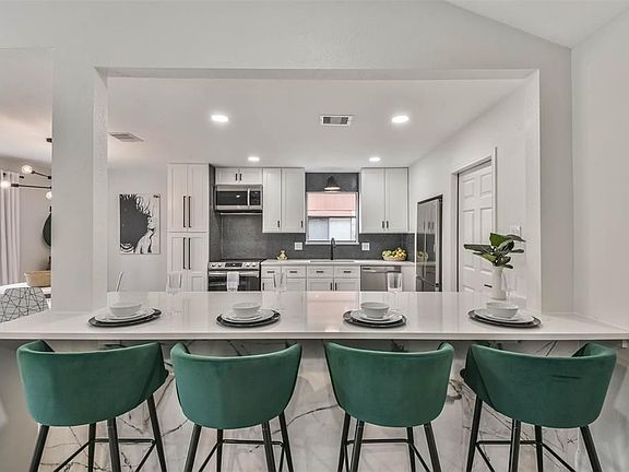 5th image of 2718 Foliage Green Ln