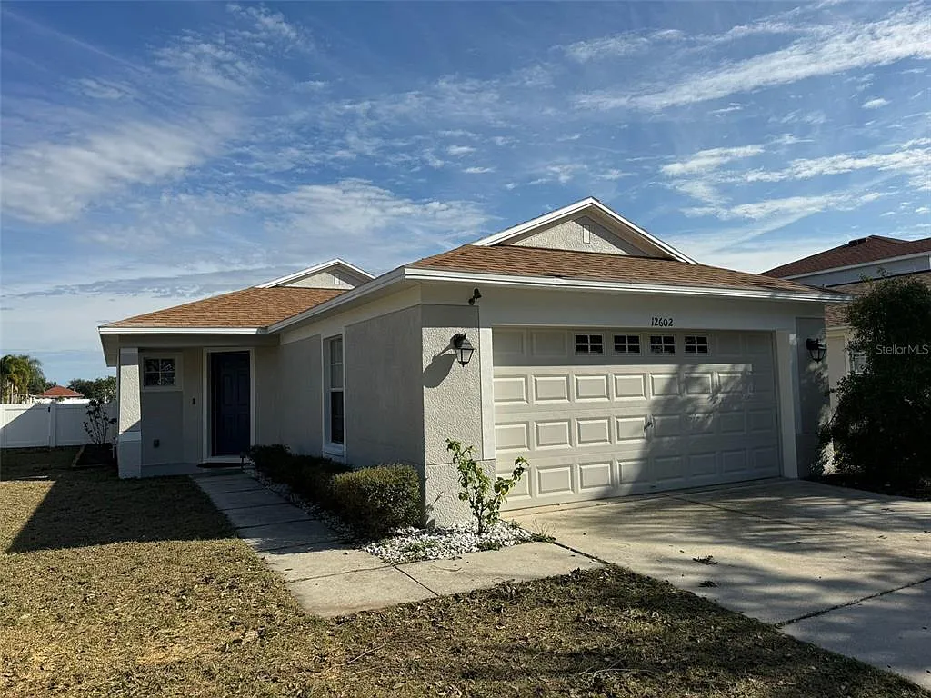 3 bed, 2.0 bath, 1296 sqft, $2,100 — Photo 1
