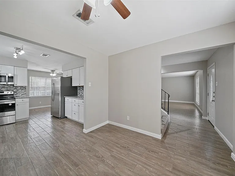 643 Ames St — Photo 9