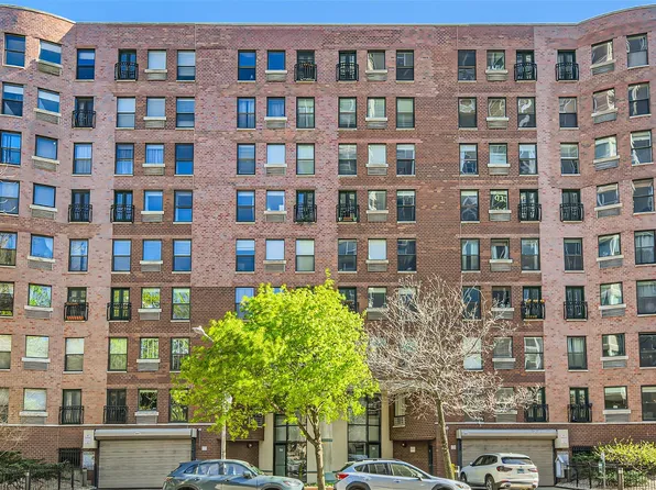 711 W Gordon Ter APT 701, Chicago, IL 60613