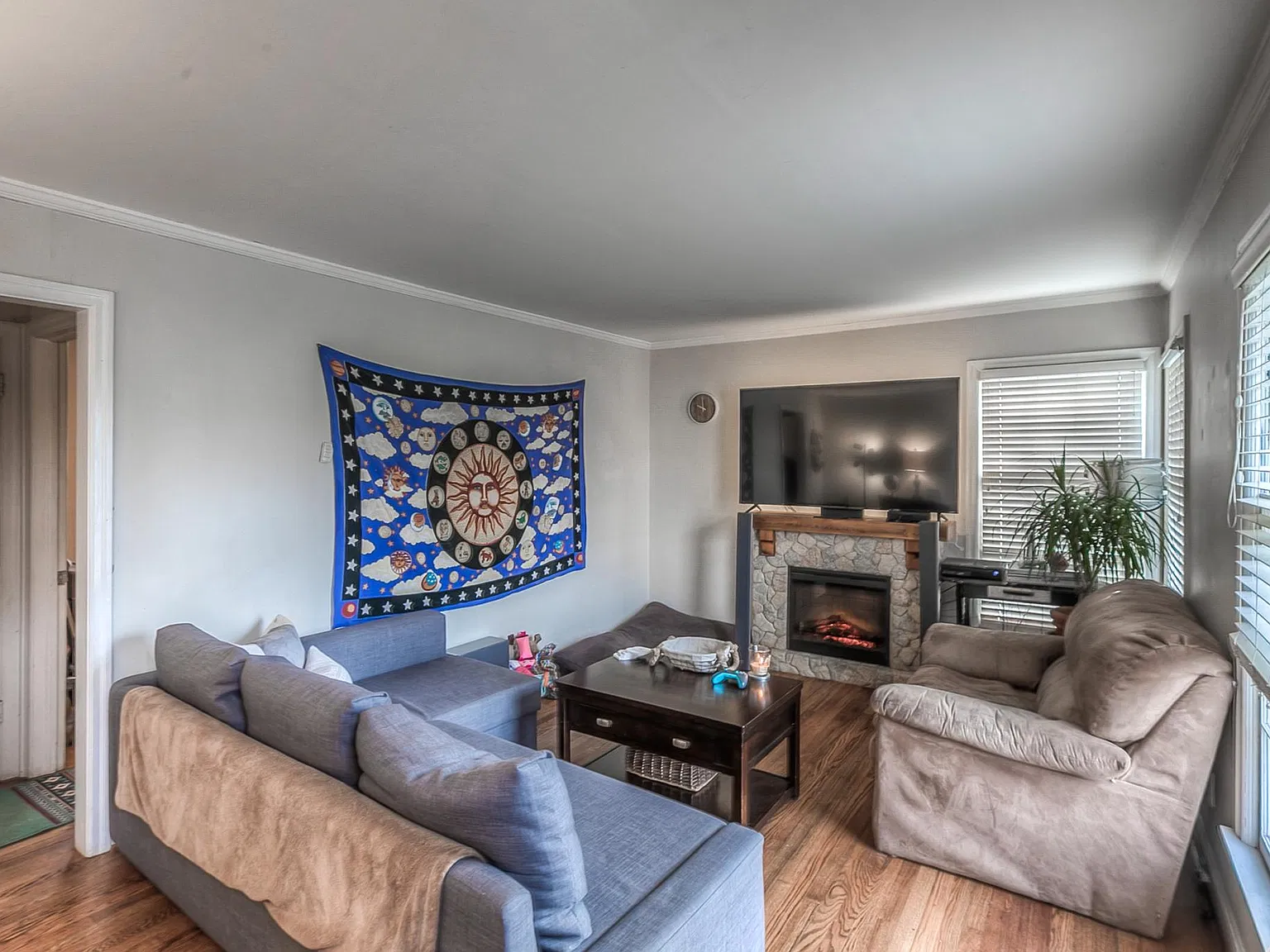 2 bed, 824 sqft, $1,695 — Photo 2