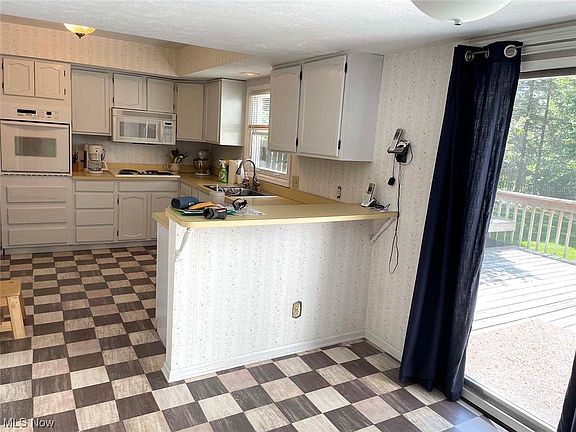 5th image of 32652 Springside Ln