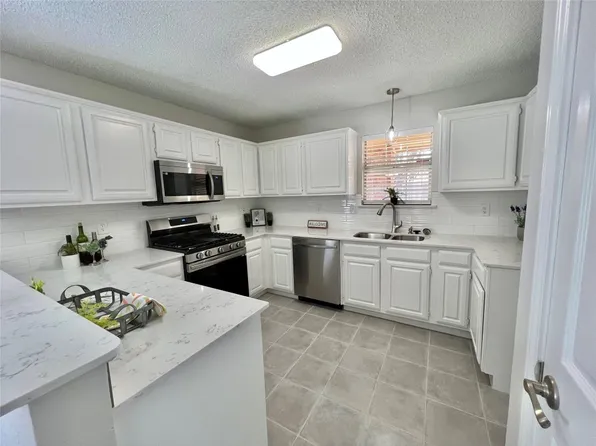 5452 Village Green Dr, Mesquite, TX 75150