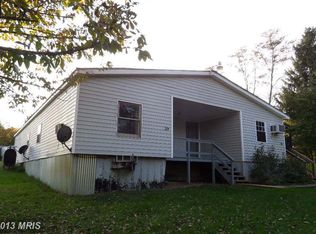 39 Henson Blvd, Falling Waters, WV 25419