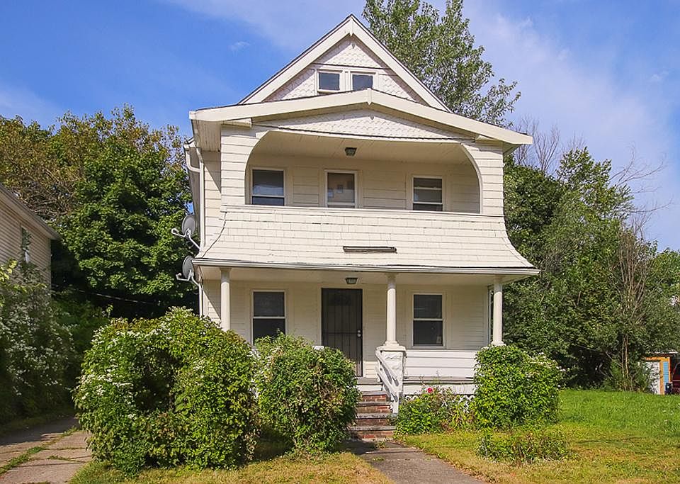 1st image of 3062 E 130th St #2UP