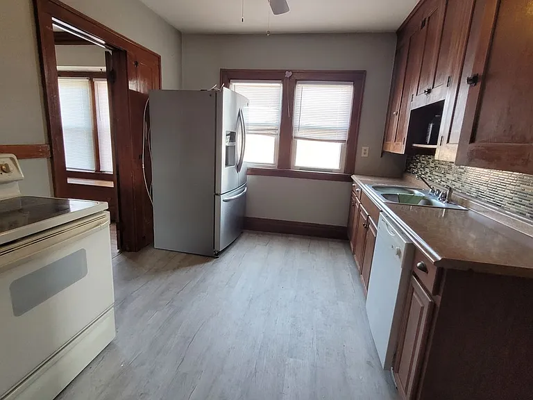 5273 Pearl Rd — Photo 11
