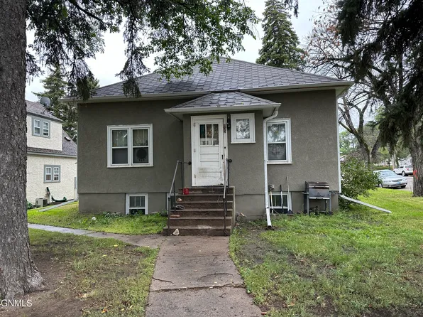 802 4th Ave SE, Jamestown, ND 58401