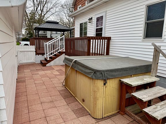 5th image of 224 E South St