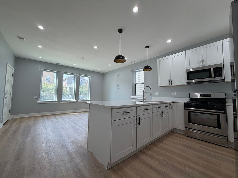 1st image of 2416 W Gladys Ave #1