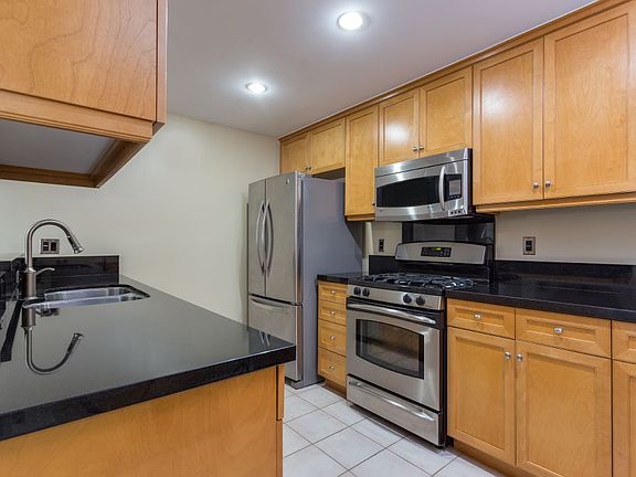 5th image of 11640 Woodbridge St APT 210
