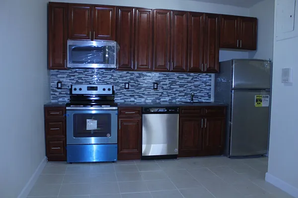 Rented by Roberto Guilbet, LREB | media 7