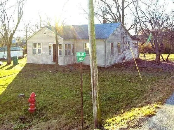 415 N Grand St, Willow Springs, MO 65793